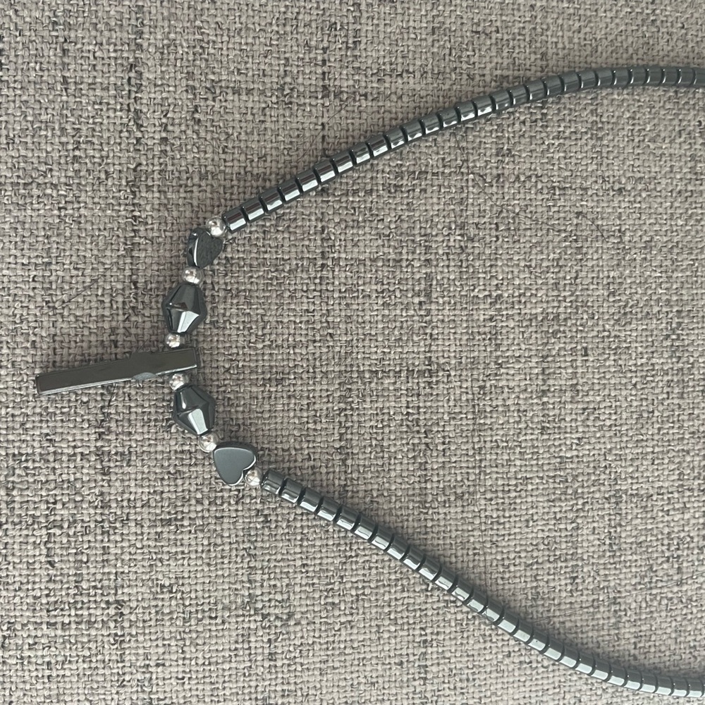 Sharp silver gray beaded necklace. New WO tsg